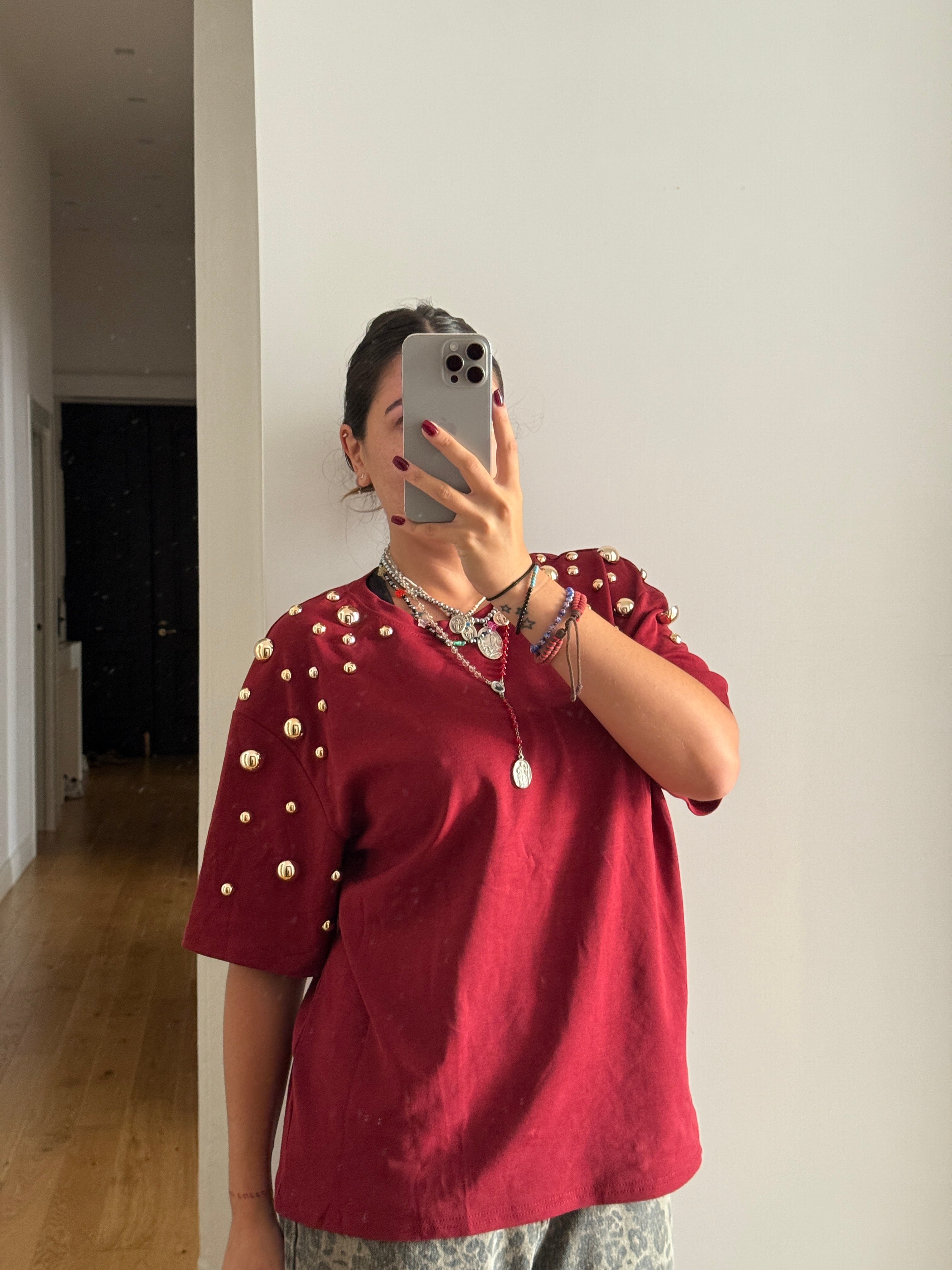 maxi t-shirt con borchie